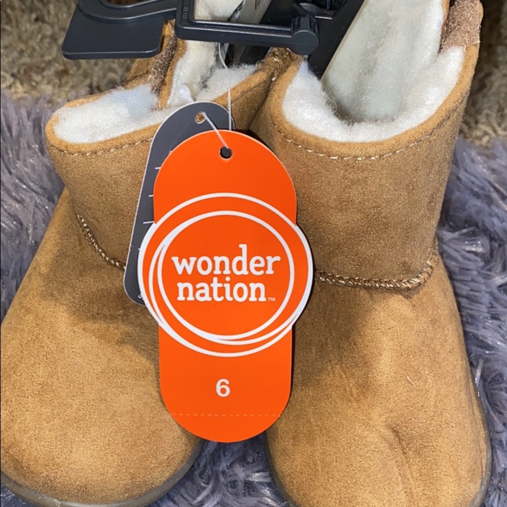 Infants boots